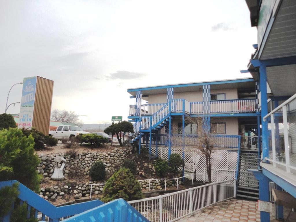 Blue Stream Motel Vernon Exteriér fotografie