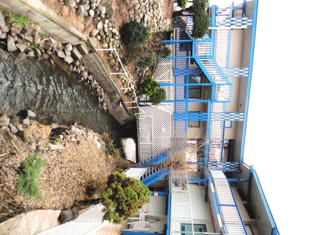 Blue Stream Motel Vernon Exteriér fotografie