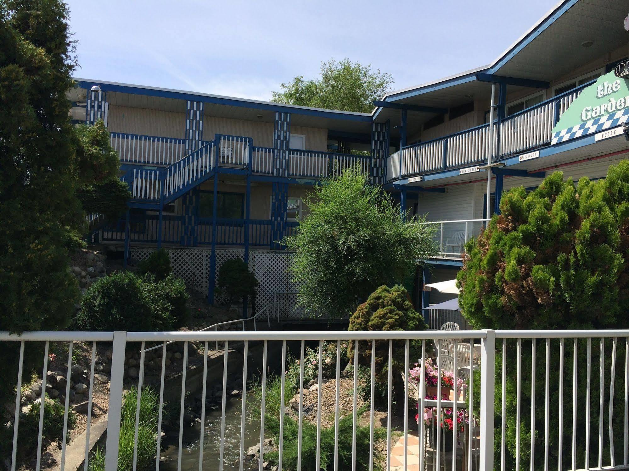Blue Stream Motel Vernon Exteriér fotografie
